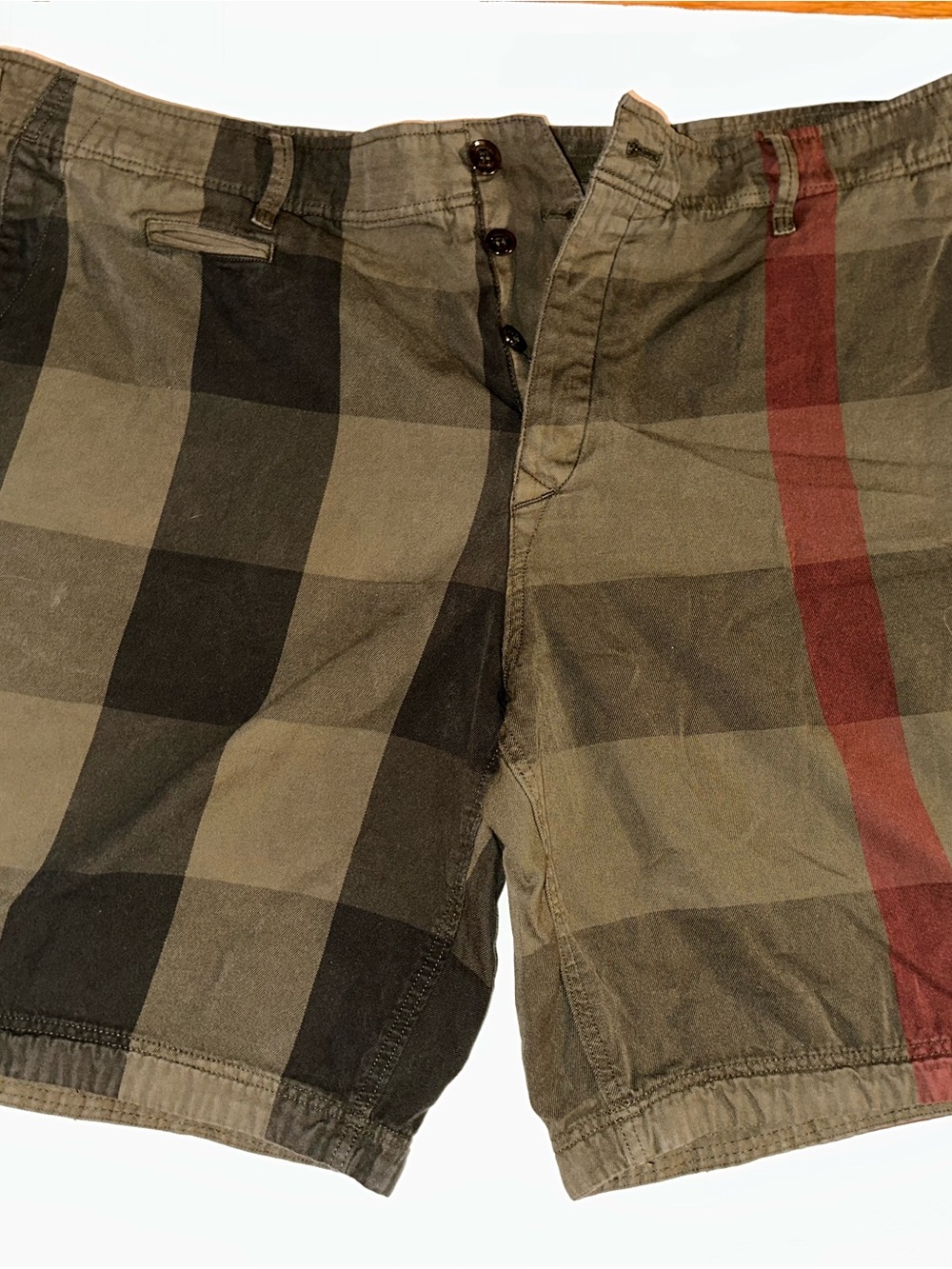 BURBERRY BRIT - Men's Olive Plaid Casual Shorts with Red Accent